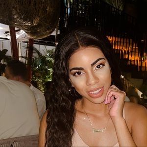 Meet your Posher, Dominique